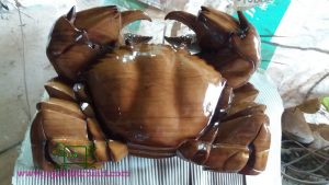 Patung Kepiting Kayu Trembesi
